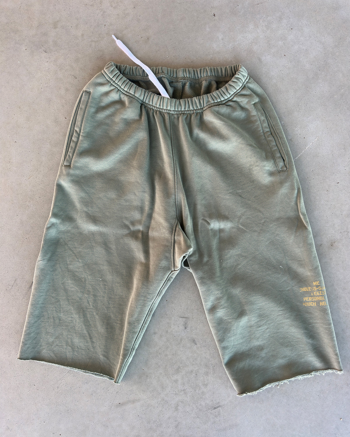 Green 3/4 shorts sample M