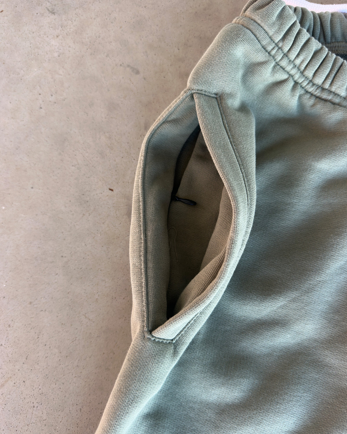 Green 3/4 shorts sample M