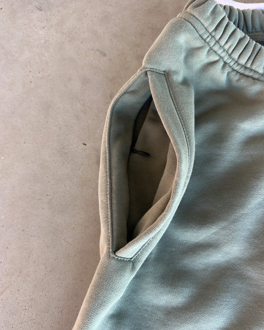 Green 3/4 shorts sample M