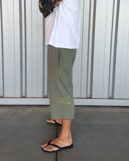 Green 3/4 shorts sample M
