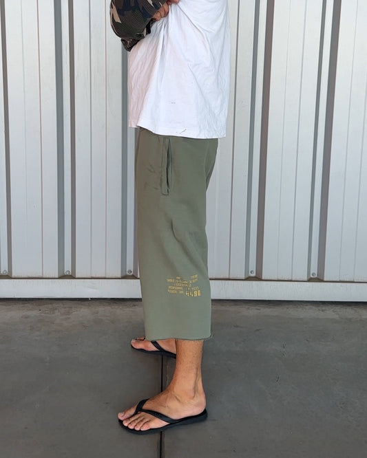 Green 3/4 shorts sample M