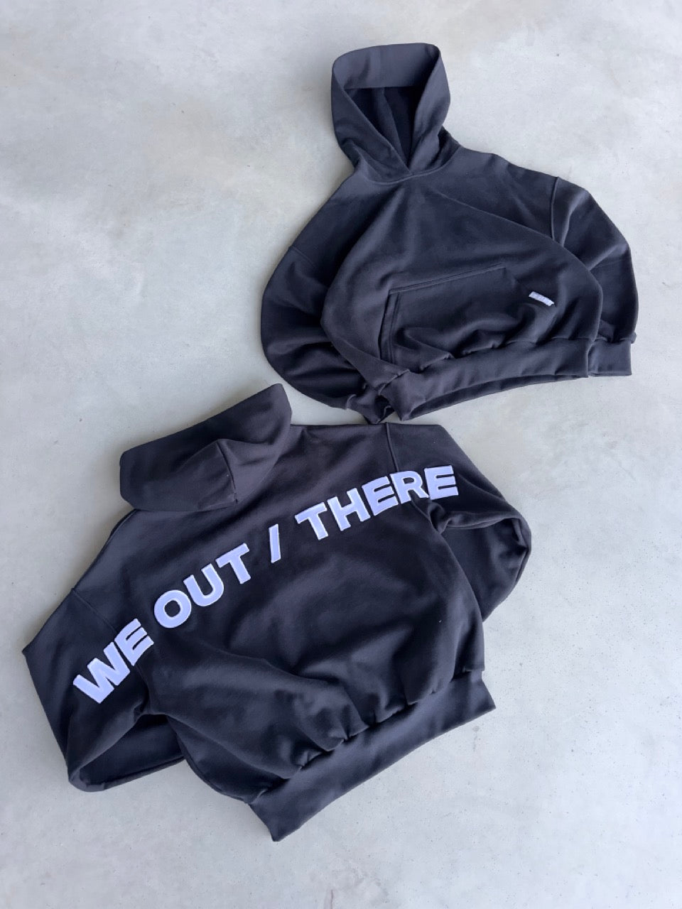 White Back Logp Hoodie [Black]