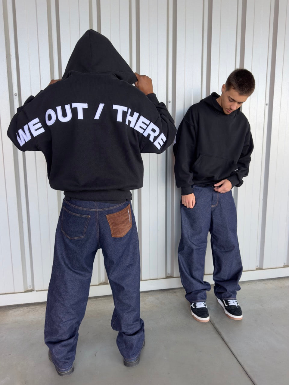 White Back Logo Zip-up [Black]
