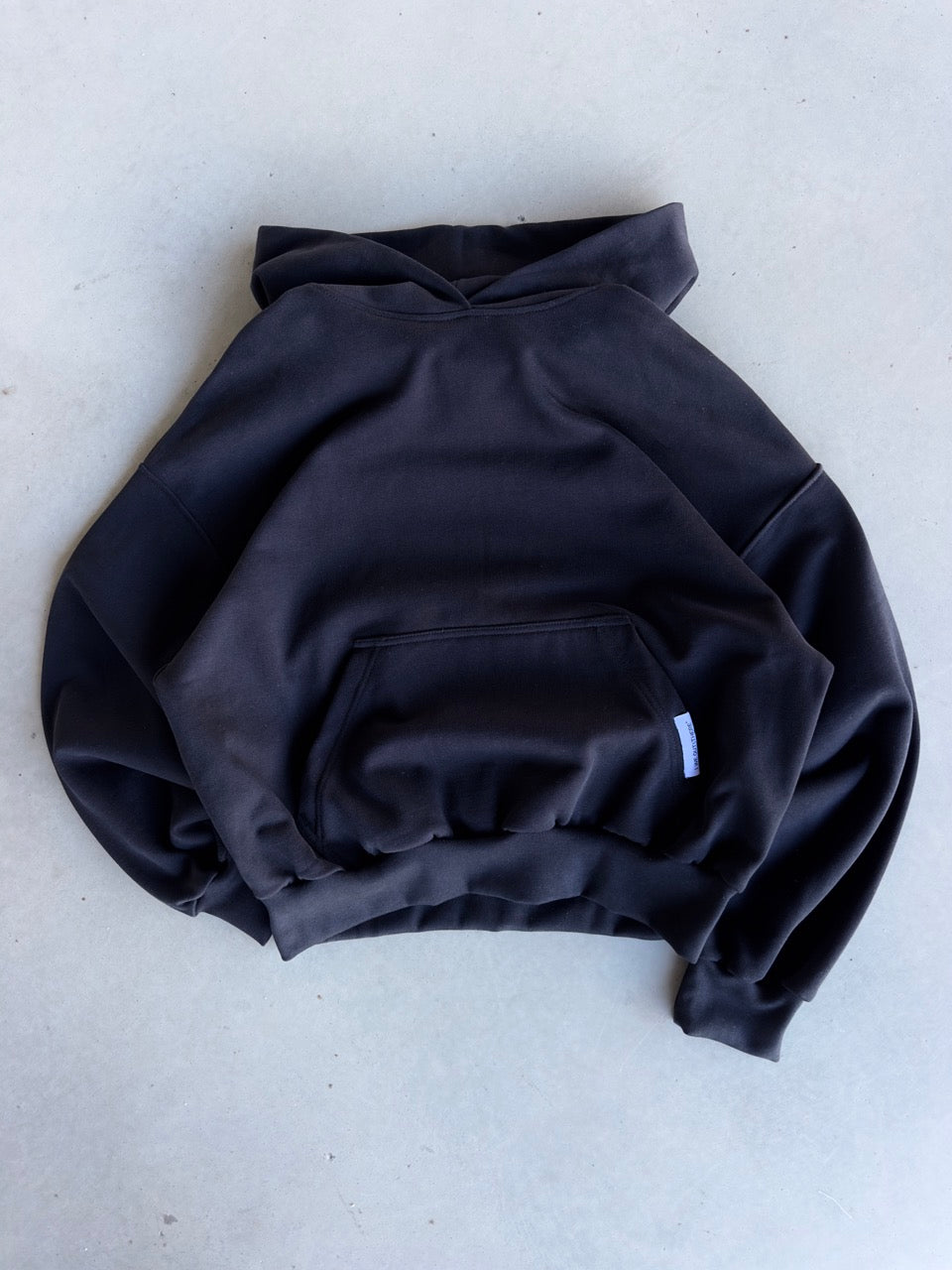Essential Hoodie [Black]
