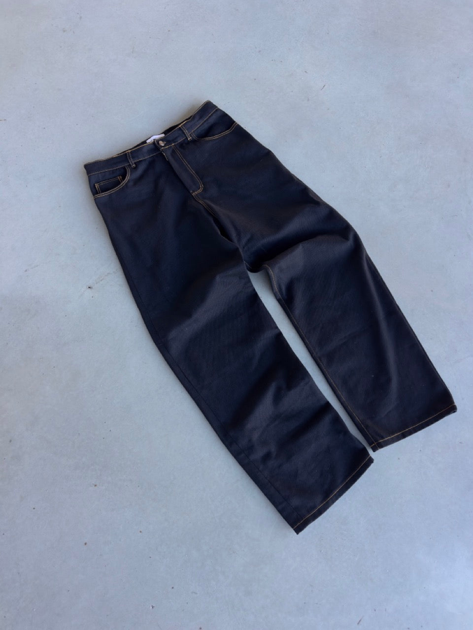 Corduroy Backpocket Raw Jeans  [Black]