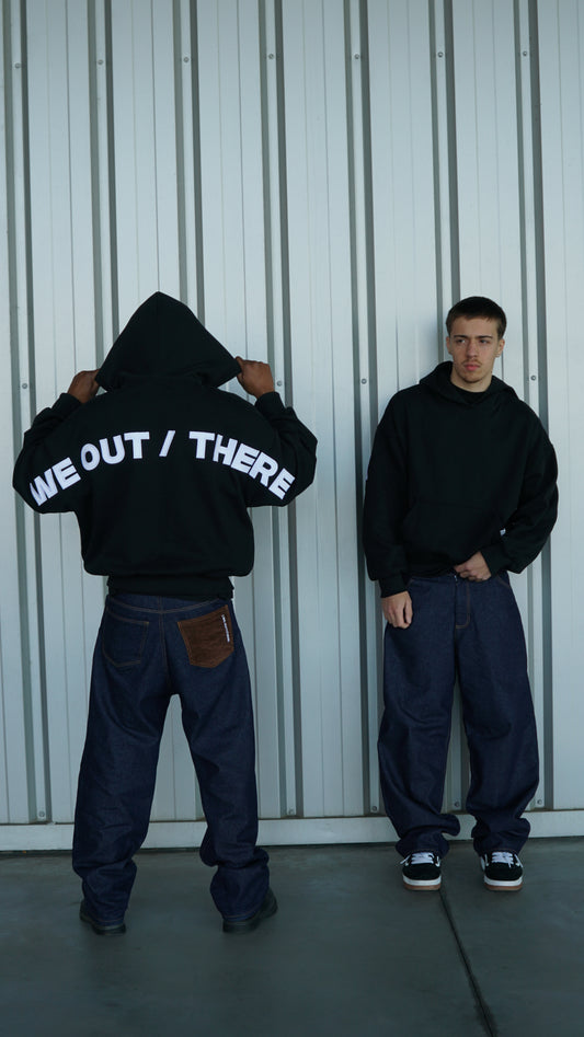 White Back Logp Hoodie [Black]