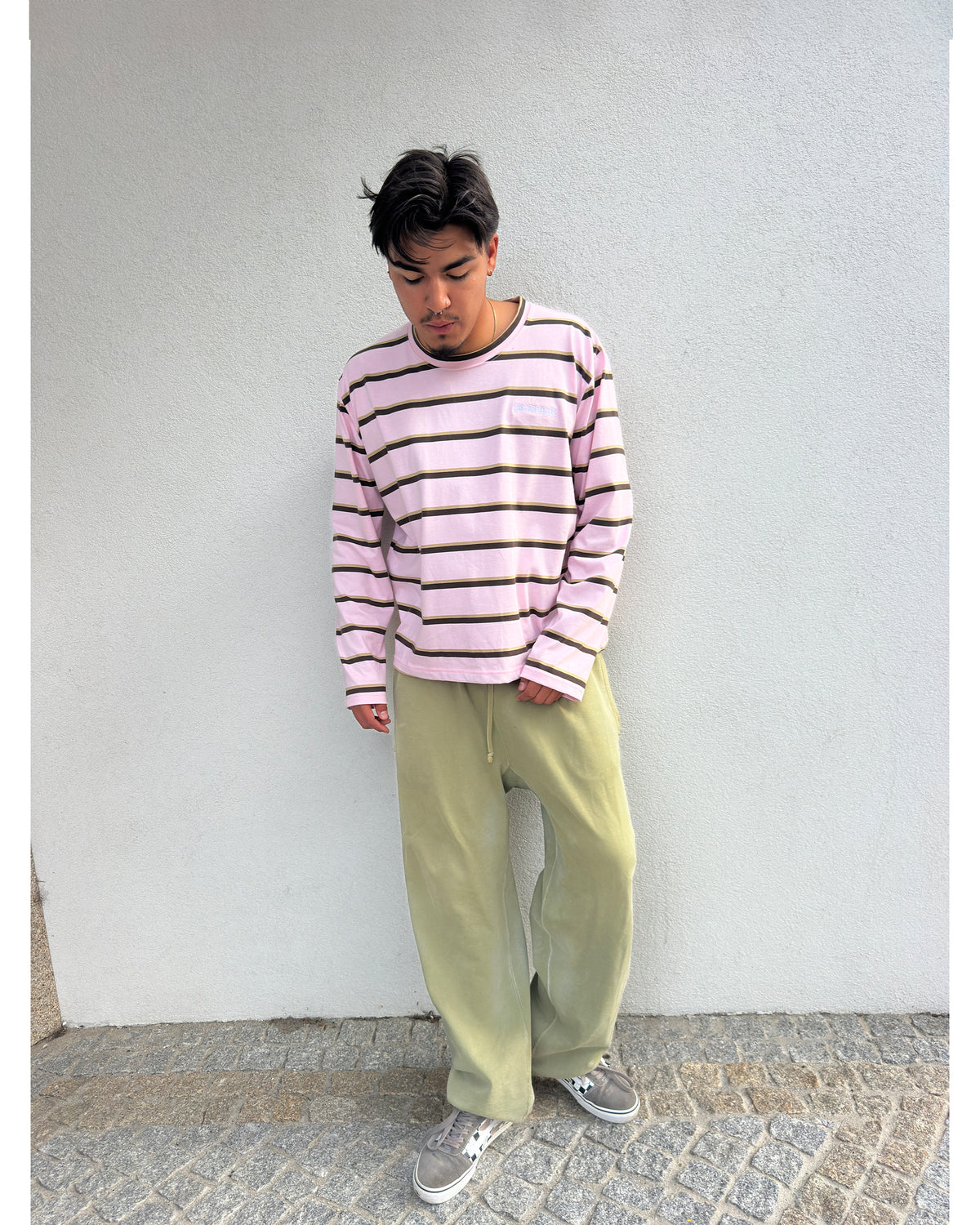 Model is 185cm and 80kg wearing size L.