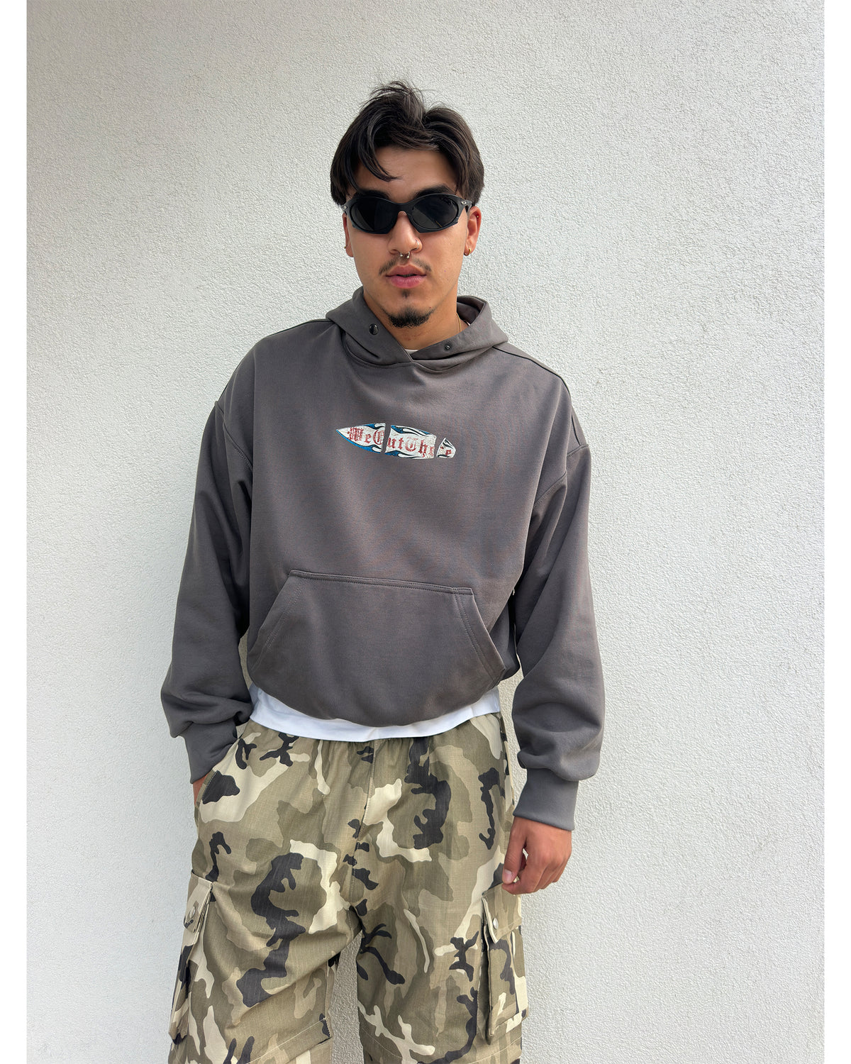 Model is 185cm and 80kg wearing size M.