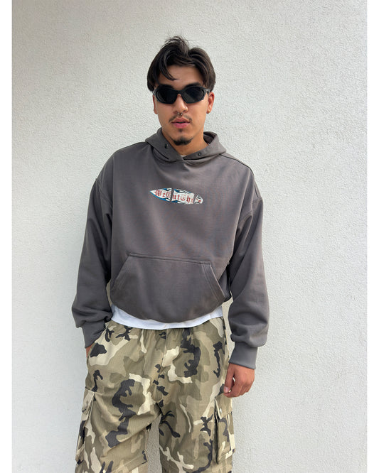 Model is 185cm and 80kg wearing size M.